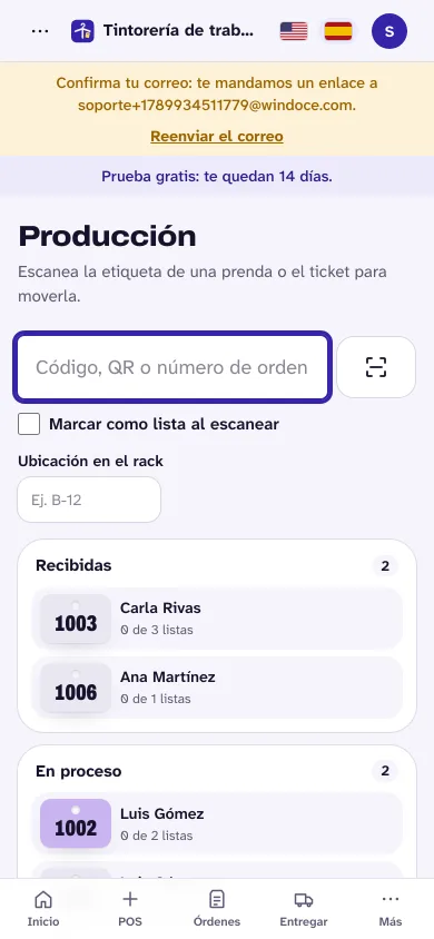 La misma pantalla de producción en un celular, con el botón de la cámara para escanear la etiqueta de la prenda.